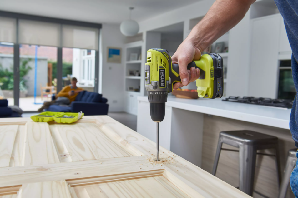 Аккумуляторная дрель-шуруповерт ONE+,18В RYOBI R18DD3-215S
