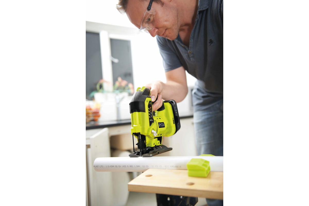 Набор аккумуляторного инструмента, 5 предметов RYOBI R18DDJS-220S