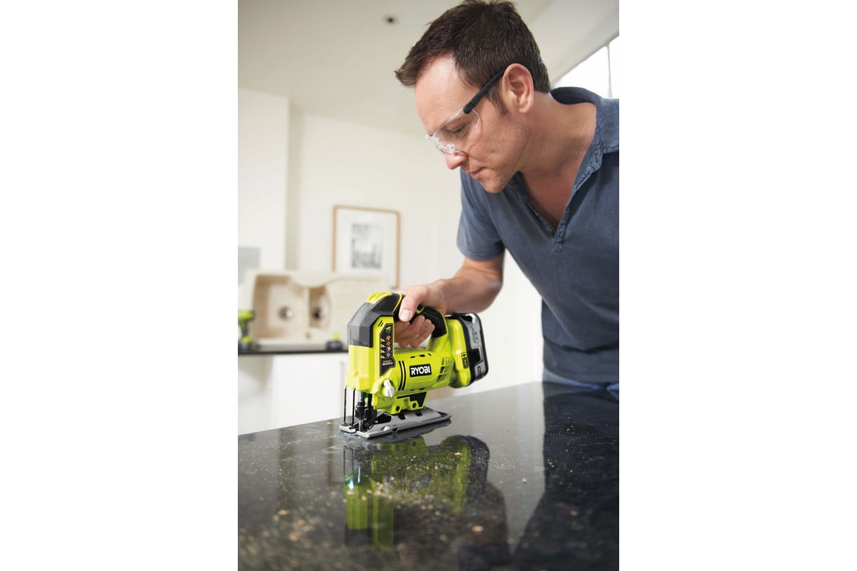 Набор аккумуляторного инструмента, 5 предметов RYOBI R18DDJS-220S