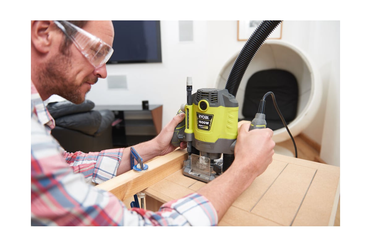 Фрезер 1600 Вт RYOBI RRT1600-K