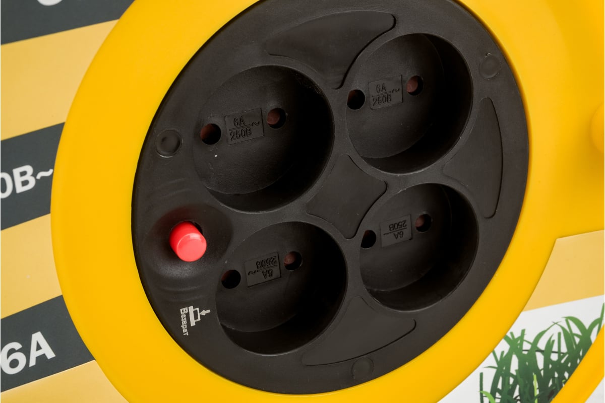Удлинитель на катушке"Garden" 30 м, 6 А IEK WKP23-06-04-30
